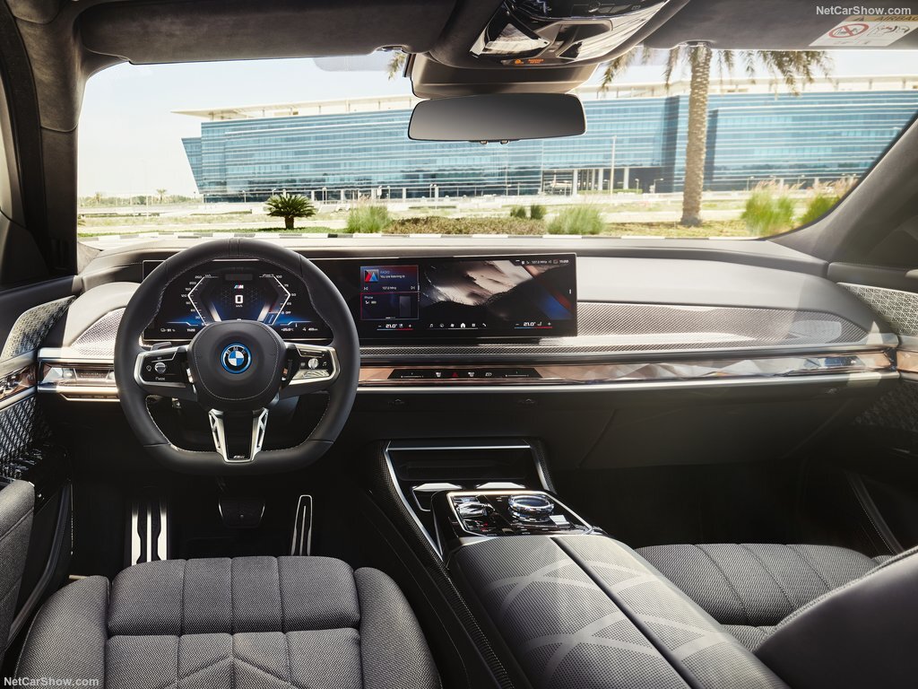 قدرتمندترین بیامو برقی، جایگزینی برای غولهای ۱۲ سیلندر / عکس