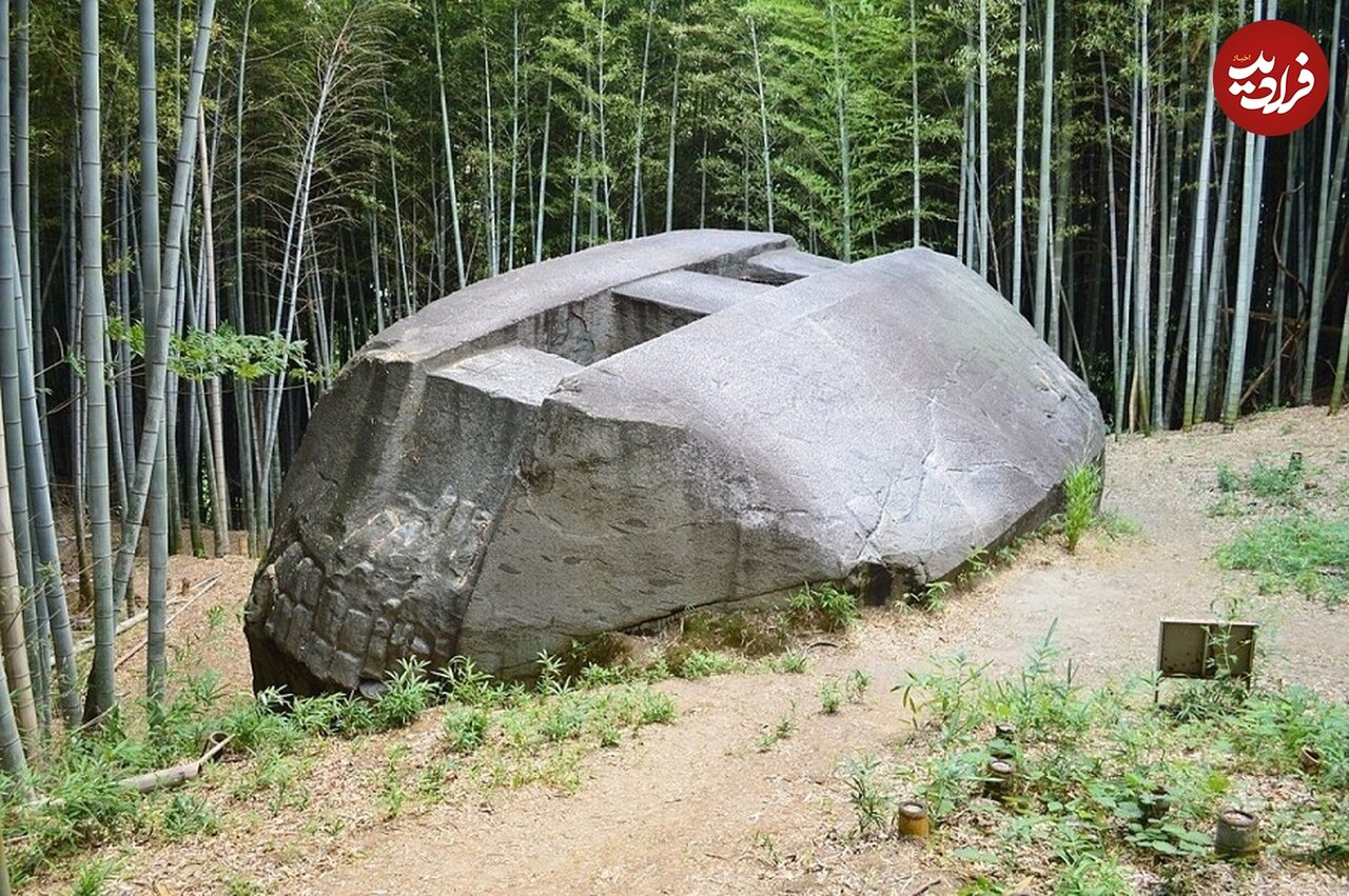 این «تختهسنگ» مرموزترین اثر باستانی ژاپن است/ عکس