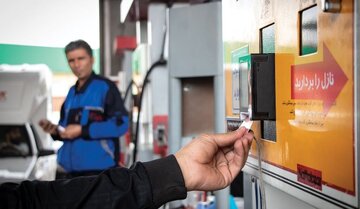  آغاز شارژ سوخت در کارت‌های بانکی/ استان‌های مرزی مشکل بنزین دارند