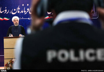 روحانی: وظیفه پلیس، «اجرای قانون» است، نه اسلام /  همه باید «نوکر مردم» باشیم