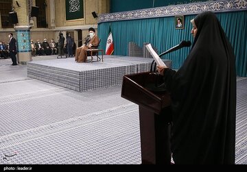حاشیه نگاری یک دیدار / «کادو تولد» دانشجویان به رهبر انقلاب + تصویر