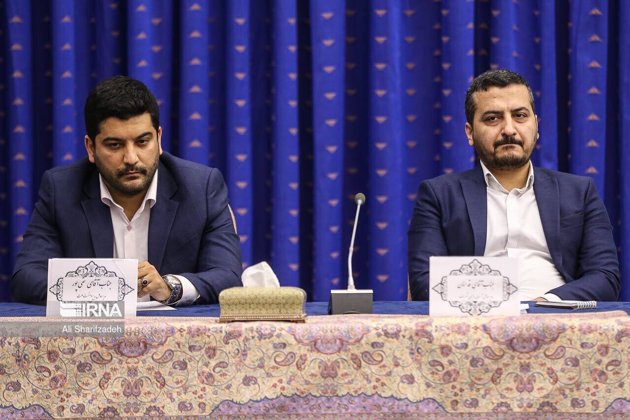 پسر نماینده تندروی حامی صیانت در جمع سخنرانان اقتصاد دیجیتال در ملاقات با سید ابراهیم رییسی/ عکس