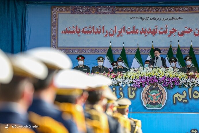 «پیام» رئیسی به «نیروهای آمریکایی» از تریبون مراسم رژه «روز ارتش»
