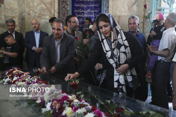 گل‌باران آرامگاه اُستادِ سُخن «سعدی»