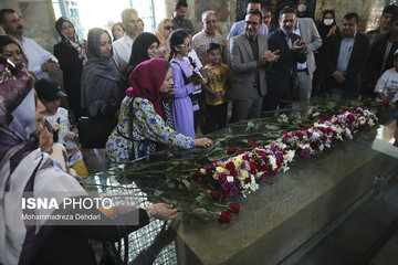 گل‌باران آرامگاه اُستادِ سُخن «سعدی»
