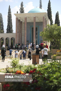 گل‌باران آرامگاه اُستادِ سُخن «سعدی»