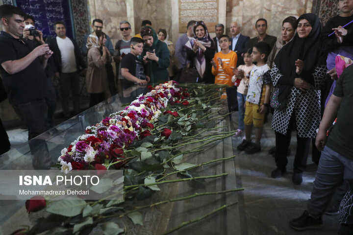 گل‌باران آرامگاه اُستادِ سُخن «سعدی»