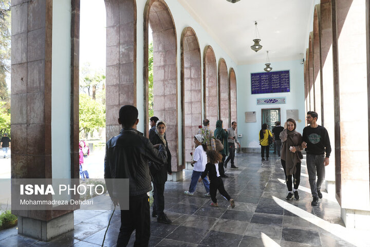 گل‌باران آرامگاه اُستادِ سُخن «سعدی»