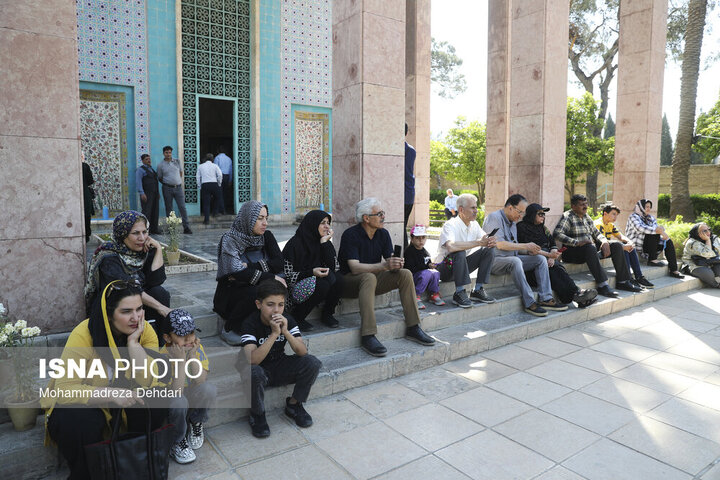 گل‌باران آرامگاه اُستادِ سُخن «سعدی»