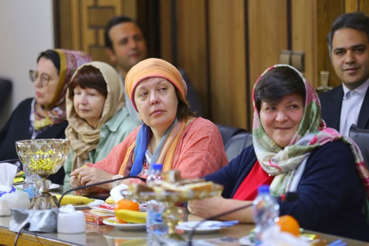 اصفهان چهارمین مقصد هیئت روسی/شگفتی روسها از تاریخ ثبت اسناد در ایران