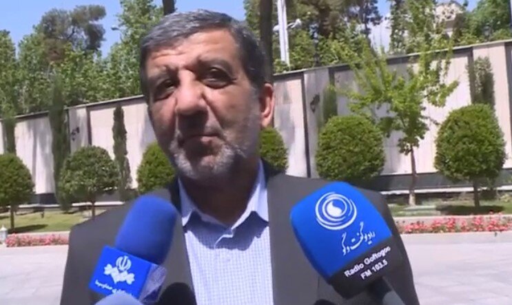 ضرغامی: حتما، پخش کنید/ مسئولان باید «خر مسئولیت» را «یه وری» سوار شوند