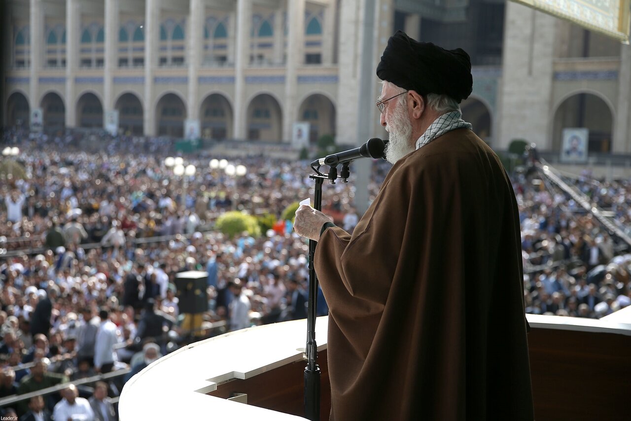 عکس‌های  متن و حاشیه نماز عید فطر به امامت رهبر انقلاب