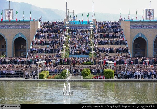 اقامه نماز عید فطر به امامت رهبر انقلاب + عکسها
