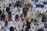ببینید | اهانت زن هندو به مسلمانان در نماز عید فطر