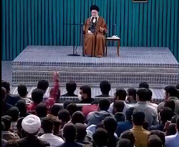 روایت «همشهری» از علت «همهمه دانشجویان در دیدار با رهبری» / آیا ایشان «عصبانی» شدند؟