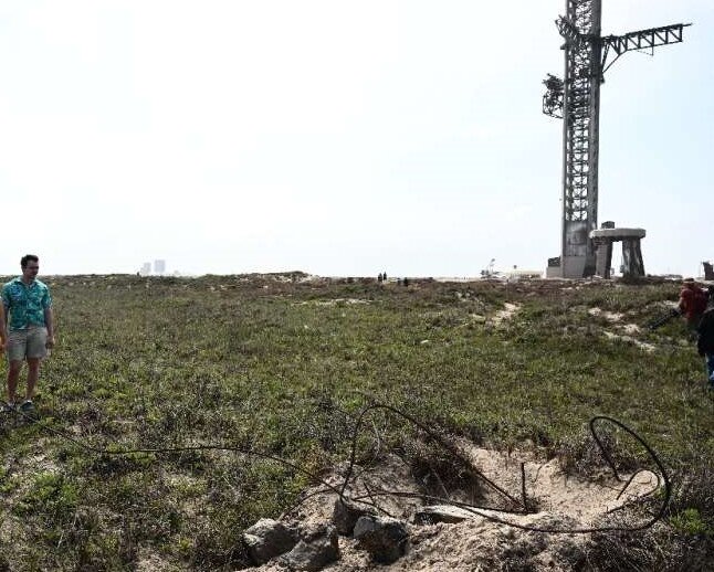 ویرانیهای به جا مانده از پرتاب قدرتمندترین موشک تاریخ/ عکس