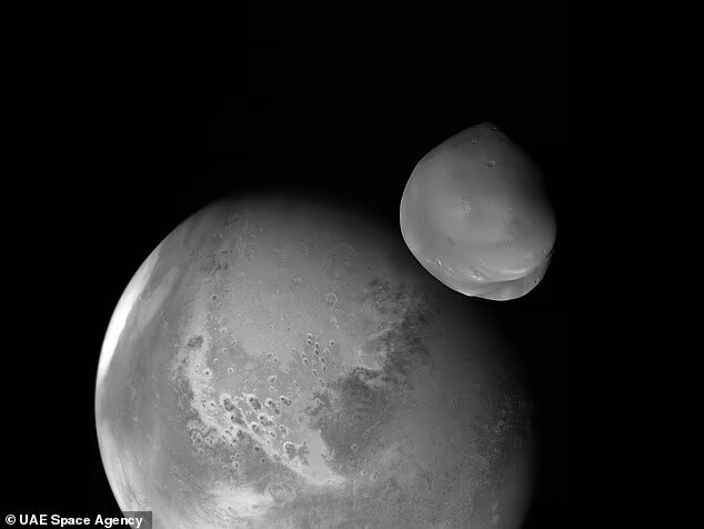 ثبت واضح‌ترین تصویر از قمر مریخ توسط کاوشگر اماراتی امید/ عکس