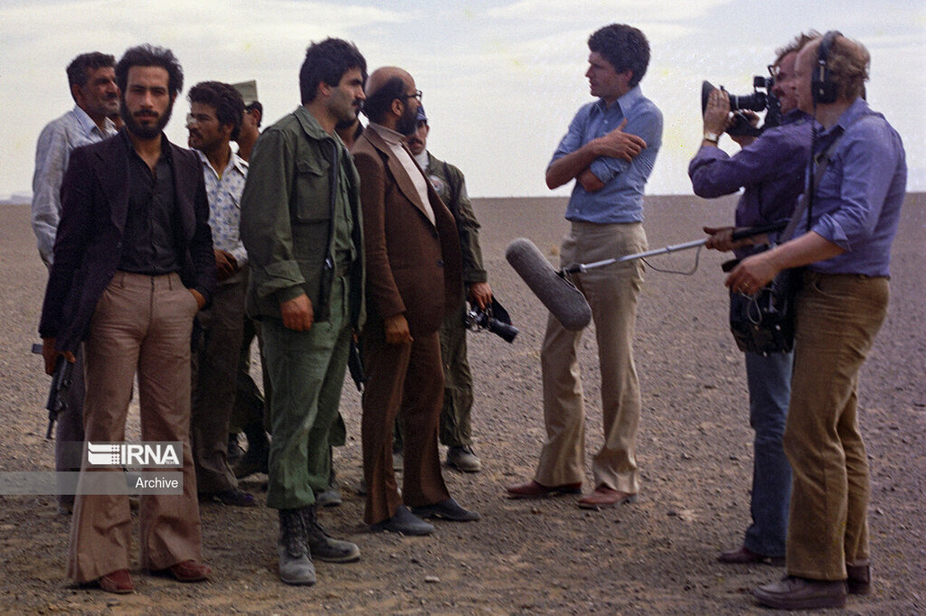 بازدید آیتالله خامنهای از «بقایای سربازان آمریکا در طبس» + عکس