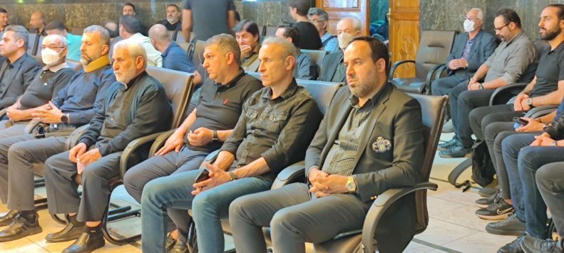 عکس | یحیی گلمحمدی در مراسم ختم مادر رفیق قدیمیاش