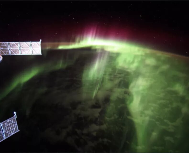 شکار شفق قطبی از فضا!/ فیلم