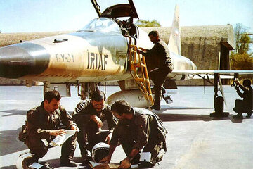 خلبان ایرانی که عراقی‌ها با اسب و قاطر فراری‌اش دادند!