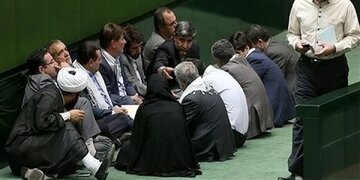 روزنامه جمهوری اسلامی: نمایندگان مجلس، «نمی‌توانند» مسببان نابسامانی‌ها را «بازخواست» کنند