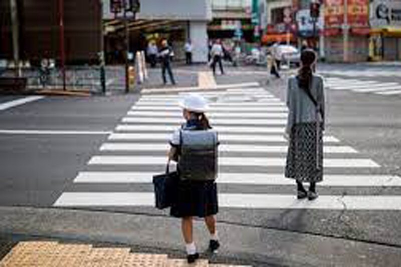 ببینید | با فرهنگ مثل رانندههای ژاپنی؛ ایده جالب برای عبور از خط عابر پیاده