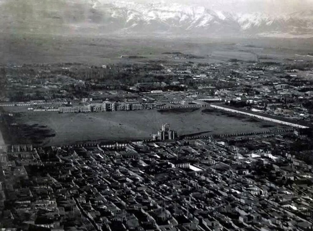 صورة لساحة المشاة في طهران قبل 100 عام / من التقط أول صورة جوية لطهران؟