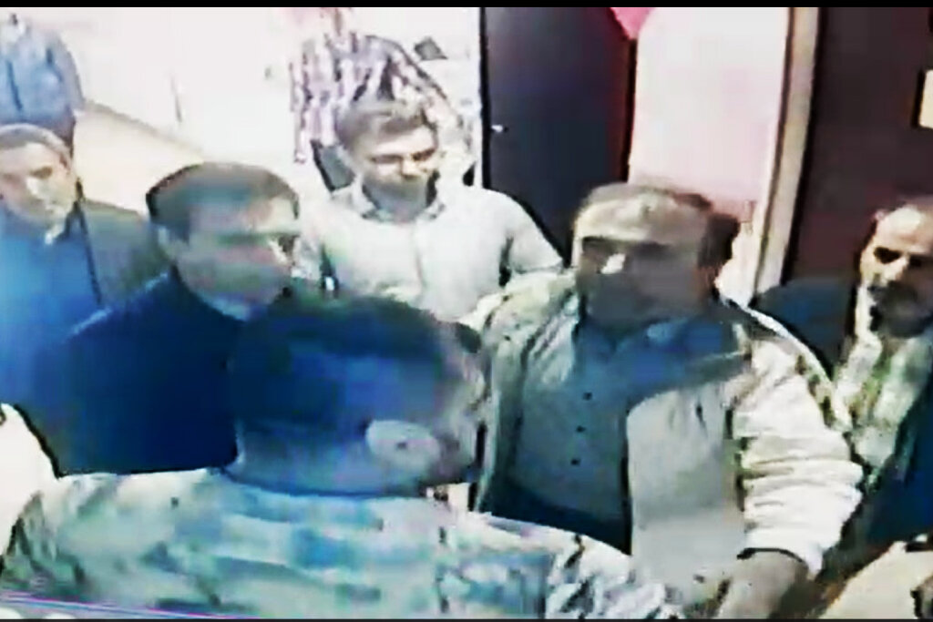 عکس| ولی دانشآموز با قمه به مدرسه حمله کرد/ اطلاعیه آموزشوپرورش