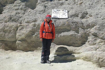 عکس | اولین تصویر نگار جواهریان بعد از صعود به قله دماوند