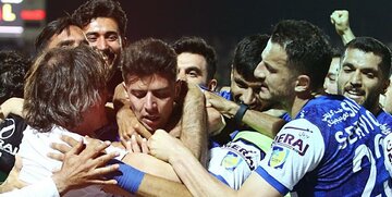 تصاویر | درگیری لفظی بین ۲ ستاره استقلال تصاویر | درگیری لفظی بین ۲ ستاره استقلال