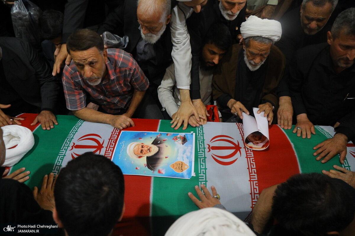 تشییع مرحوم آیت الله سلیمانی در حرم حضرت معصومه (س) + عکسها