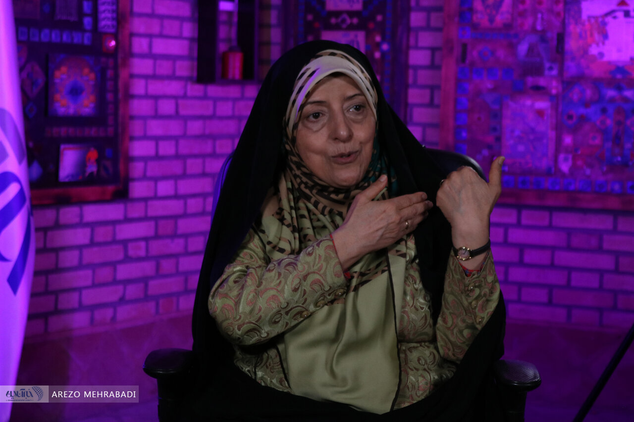 ابتکار: دیگر کسی مرا نماینده حاکمیت نمیداند / آقای خاتمی گفتند چادر سر کنی بهتر است / جز اصلاحطلببودن راه دیگری ندارم 4