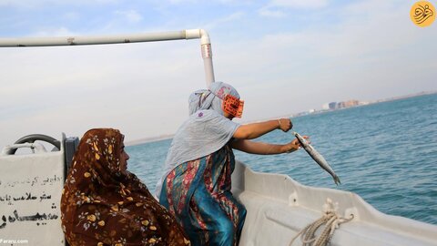 این زنان ایرانی ماهیگیران حرفهای هستند؛ پوشش خاص آنها را ببینید/ عکس
