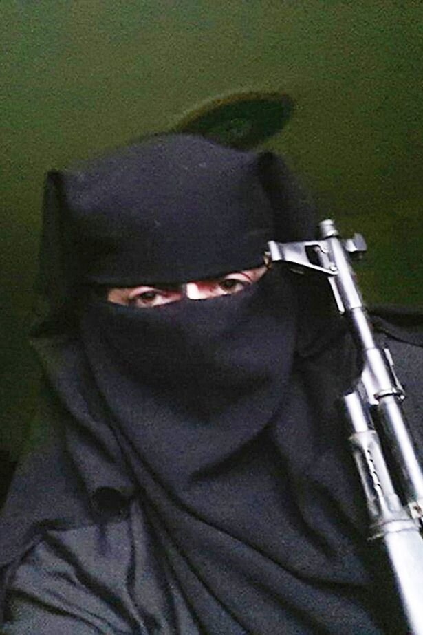 زن داعشی مدل شد!/عکس