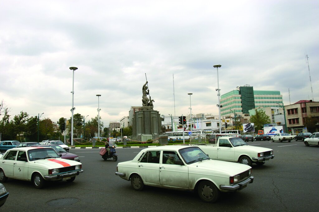 تنها مجسمه باقیمانده از پهلوی اول در این میدان تهران است/ عکس