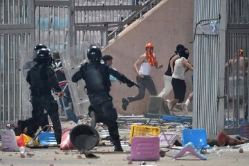 دستگیری هوادار اره برقی به دست در لیگ قهرمانان! دستگیری هوادار اره برقی به دست در لیگ قهرمانان!