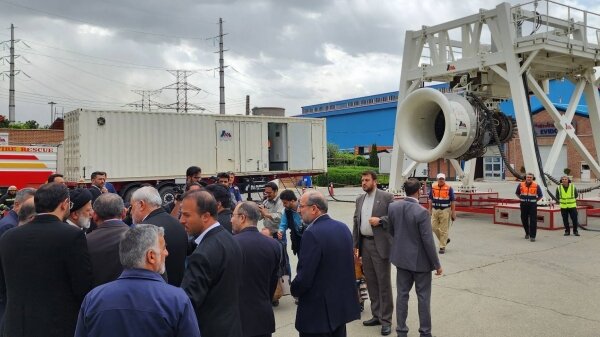 آزمایش «موفق موتور کاملاً ایرانی هواپیما» با حضور رئیسی