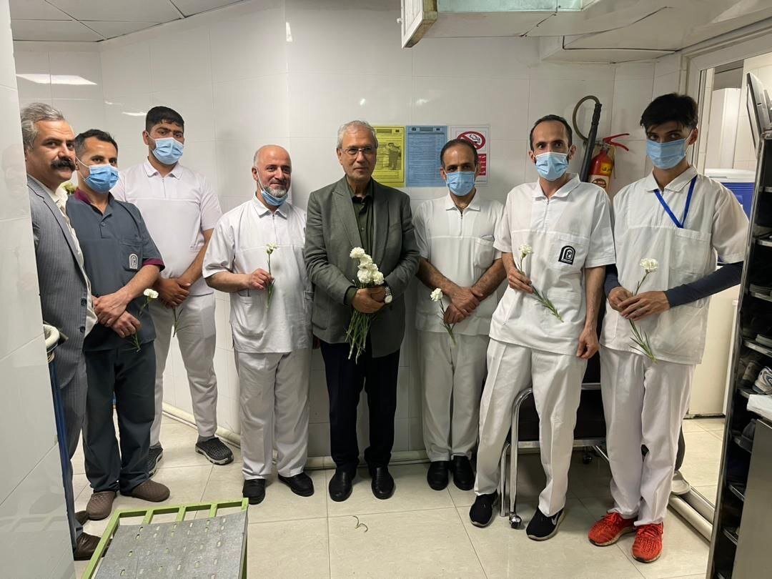 «روز کارگر»، ربیعی در جمع کارگران ساختمانی و رختشویخانه بیمارستان + عکس ها