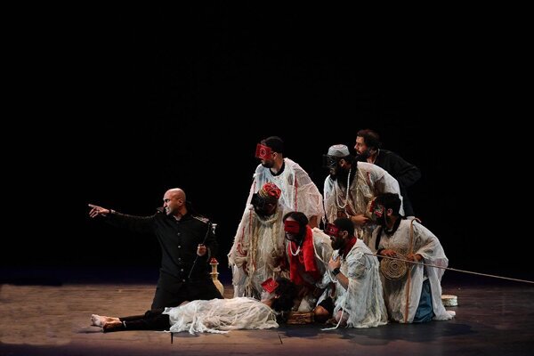 رونق تماشاخانهها با بیش از 40 اجرا / پیشتازی «مکبث زار» در گیشه تئاتر 2