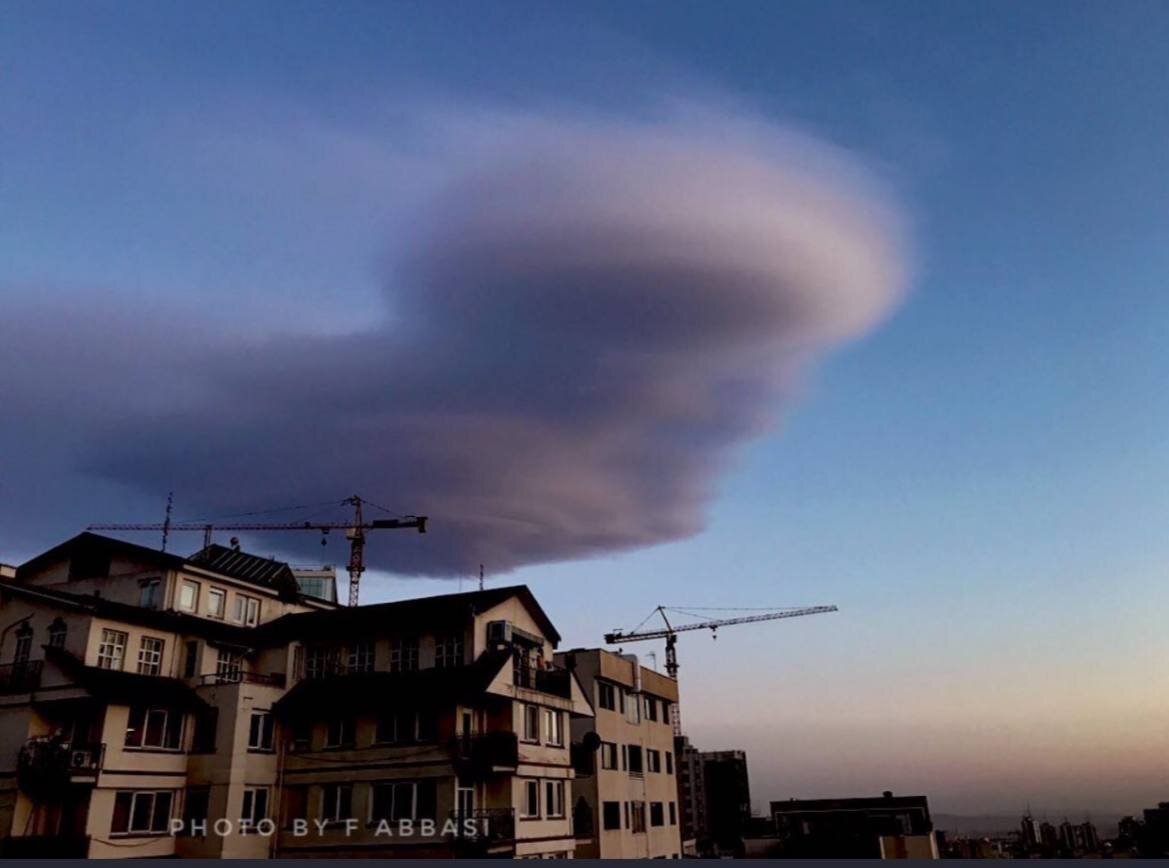 عکس | ابری عجیب شبیه بشقاب پرنده در آسمان تهران