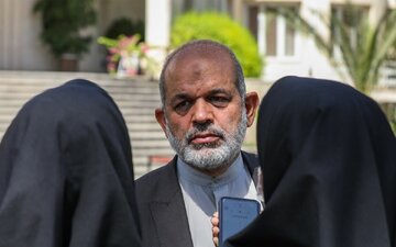 وزیر کشور: ارائه خدمات در «اماکن عمومی» مشروط به رعایت حجاب است / باید مردم با «احساس مثبتی» پای صندوقهای رأی بیایند