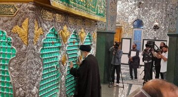 الرئيس الإيراني يصل حرم السيدة زينب عليها السلام في دمشق