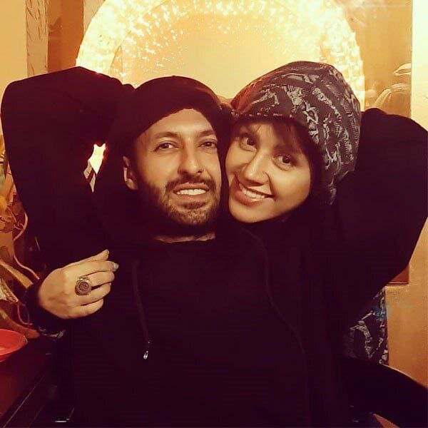 تصاویری از حسام محمودی به همراه همسرش و دخترش هانا