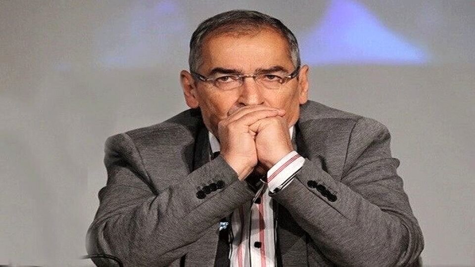 همکاری پلیس و بنیاد نخبگان؛ مهاجرت هم پلیسی-امنیتی شد؟/ زیباکلام:همه چیز زوری شده حتی ماندن در کشور