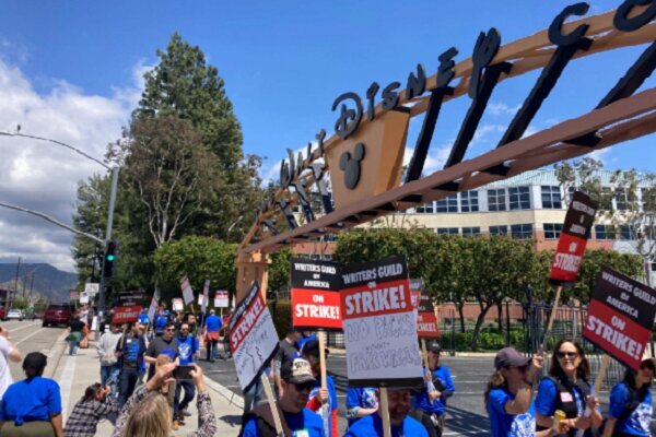 تصویری از انجمن نویسندگان آمریکا در خیابانها