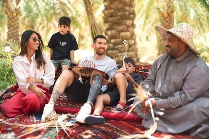 عکس | خوش‌گذرانی خانوادگی مسی در عربستان/نابغه عاشق خاور میانه شد!