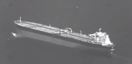 سپاه یک «نفتکش خارجی» را در تنگه هرمز توقیف کرد + عکس