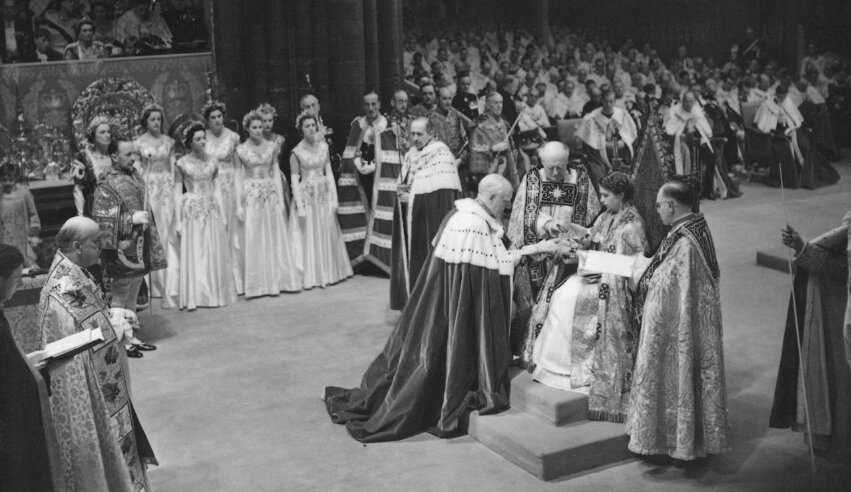 سنگی که تخت پادشاهی را رها نمیکند! /عکس