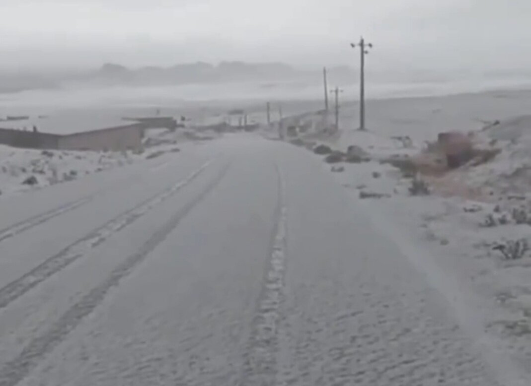 تصویری از بارش برف بهاری در این شهر